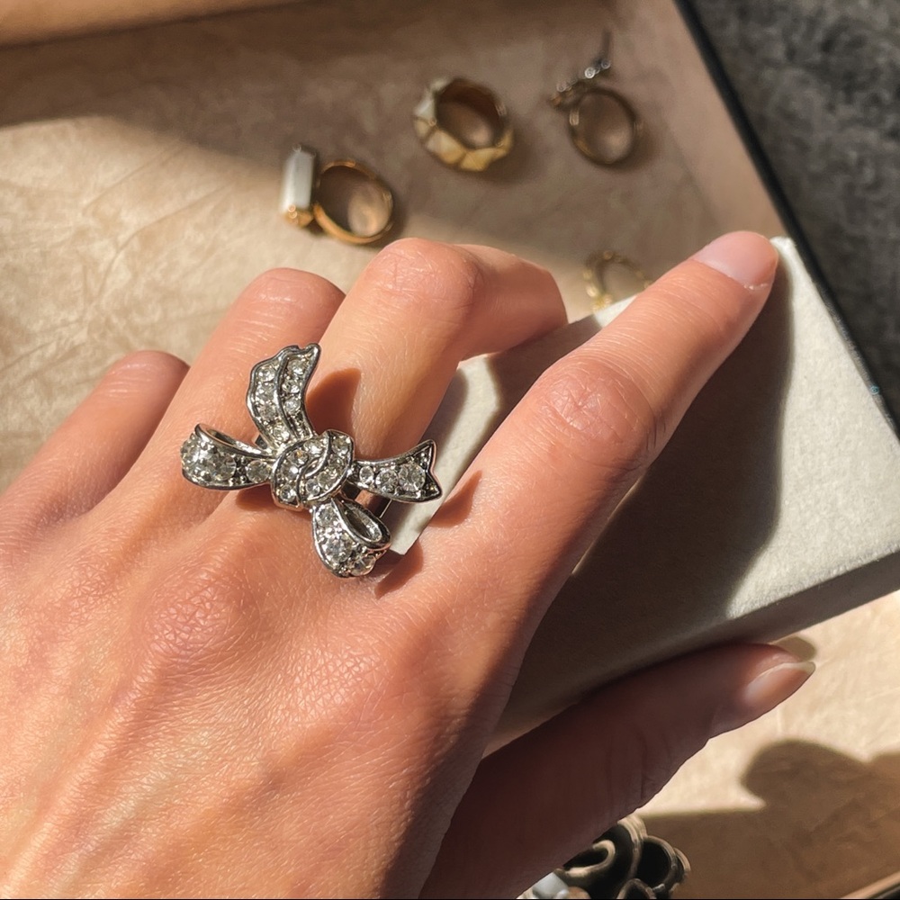 Rhinestone bow ring